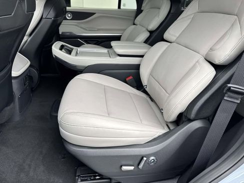 New 2026 Lincoln Navigator Reserve AWD/4WD image 17