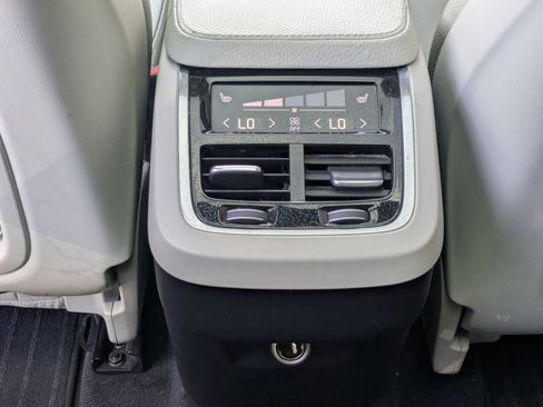 Used 2017 Volvo XC90 T6 Momentum image 23