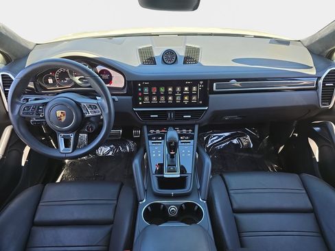 Used 2023 Porsche Cayenne Turbo AWD/4WD image 10
