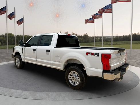 Used 2022 Ford F250 XL w/ Power Equipment Group AWD/4WD image 3