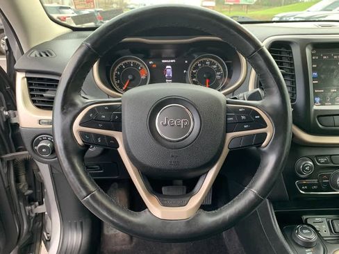 Used 2018 Jeep Cherokee Limited w/ High Altitude Package AWD/4WD image 15