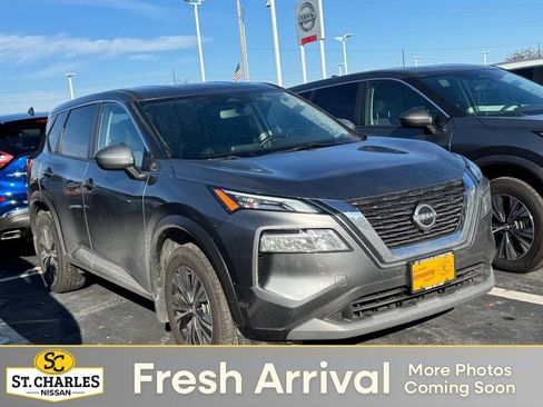 Used 2023 Nissan Rogue SV image 1