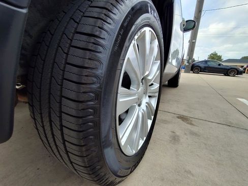 Used 2019 Land Rover Discovery Sport HSE image 10