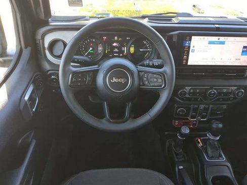 Used 2024 Jeep Wrangler Unlimited AWD/4WD image 15