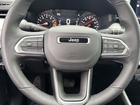 Used 2025 Jeep Compass Limited AWD/4WD image 16