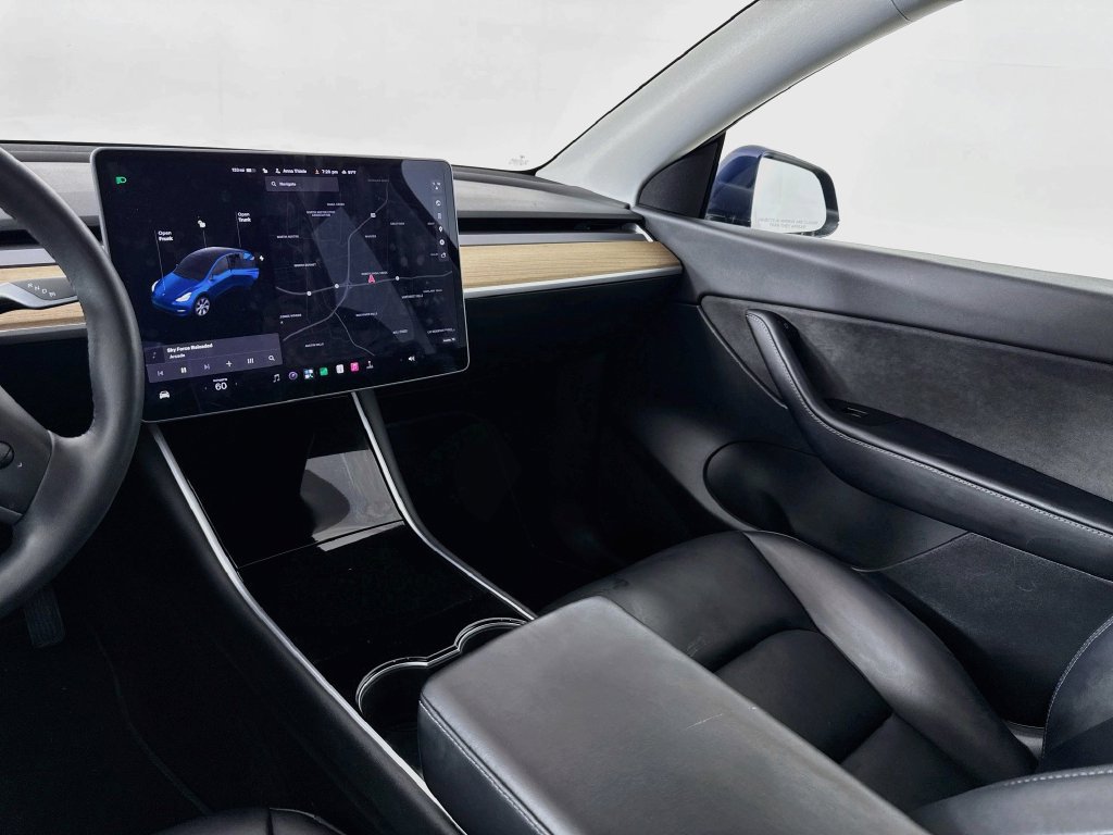 Used 2021 Tesla Model Y Long Range AWD/4WD image 26