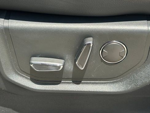 Used 2018 Ford Expedition Limited w/ Equipment Group 302A RWD image 29