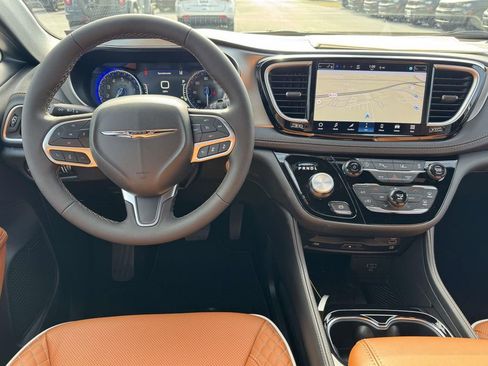 New 2026 Chrysler Pacifica Pinnacle w/ Trailer Tow Group image 17