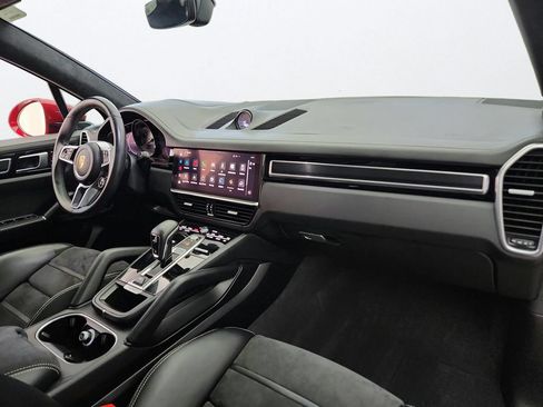 Used 2023 Porsche Cayenne GTS AWD/4WD image 28