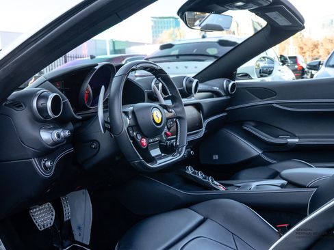 Certified 2020 Ferrari Portofino image 17