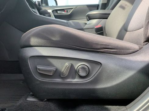 Used 2022 Toyota RAV4 XLE FWD image 12