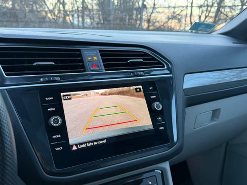 Certified 2023 Volkswagen Tiguan SE R-Line image 28