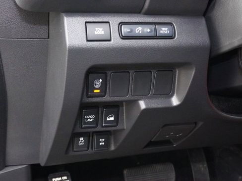 Used 2025 Nissan Frontier PRO-4X AWD/4WD image 23