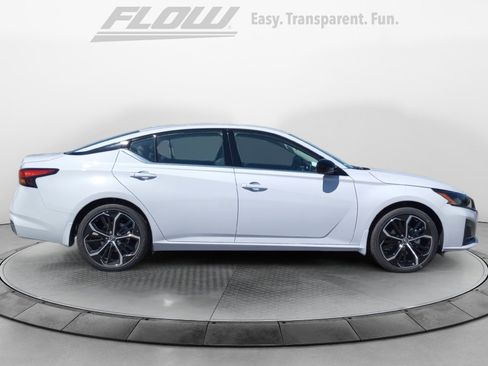 New 2025 Nissan Altima 2.5 SR image 8