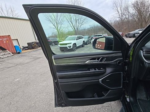 Used 2024 Jeep Wagoneer Series II image 20