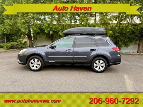 Used 2011 Subaru Outback 3.6R Limited w/ PWR Moonroof Pkg AWD/4WD image 4