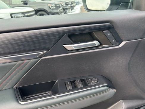 Used 2024 GMC Acadia AT4 w/ Luxury Package image 14