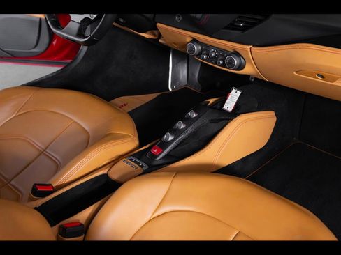 Used 2017 Ferrari 488 GTB RWD image 36