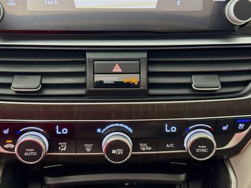 Used 2018 Honda Accord Touring image 18