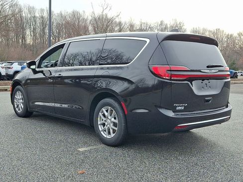 New 2026 Chrysler Pacifica Select image 3