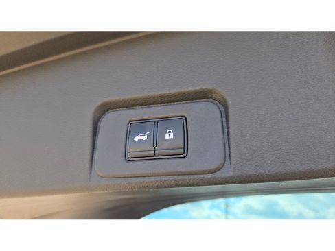 Used 2023 Nissan Rogue SV w/ SV Premium Package FWD image 14