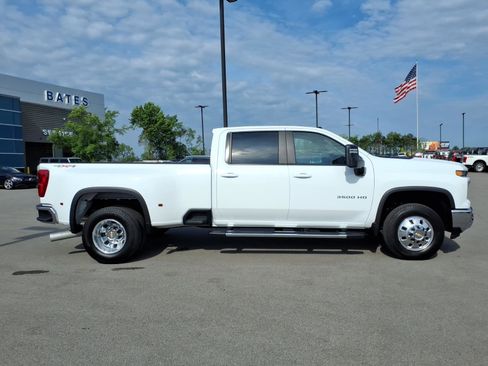 Used 2025 Chevrolet Silverado 3500 LT w/ Safety Package AWD/4WD image 2