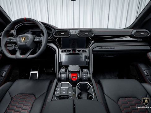 Used 2024 Lamborghini Urus S image 38