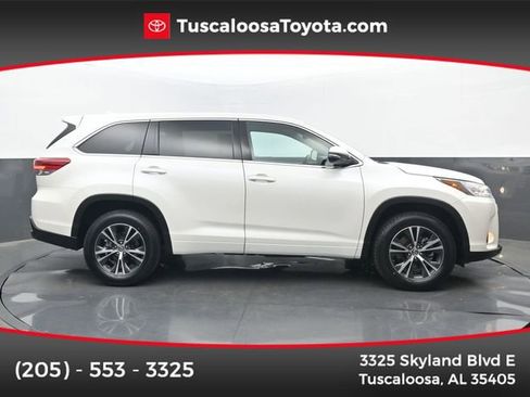 Used 2018 Toyota Highlander Plus FWD image 1