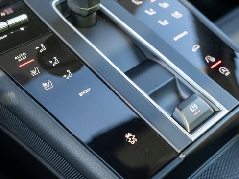 Used 2026 Porsche Macan image 22