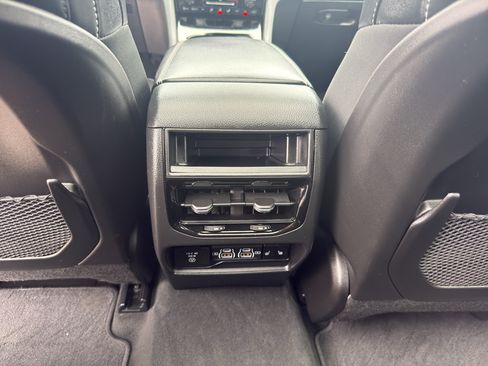 Used 2025 Jeep Grand Cherokee Limited w/ Black Appearance Package AWD/4WD image 28