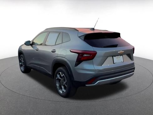 Used 2025 Chevrolet Trax LT image 10