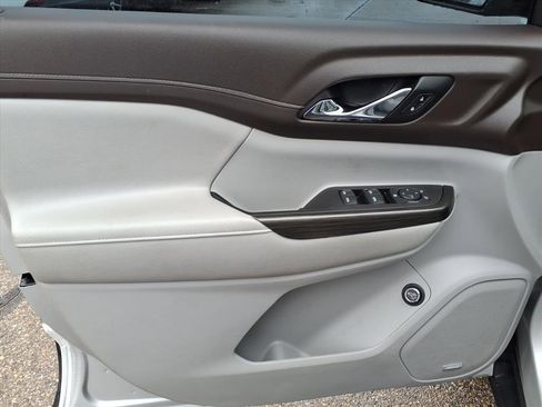 Used 2019 GMC Acadia SLT image 12