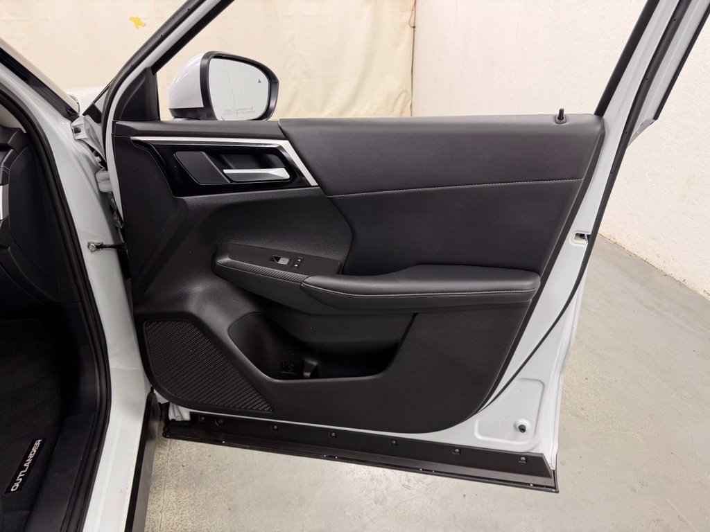 Used 2024 Mitsubishi Outlander SE FWD image 9
