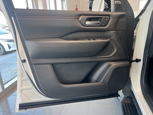 New 2026 Nissan Armada SL w/ Captain's Chari Seat Package image 11