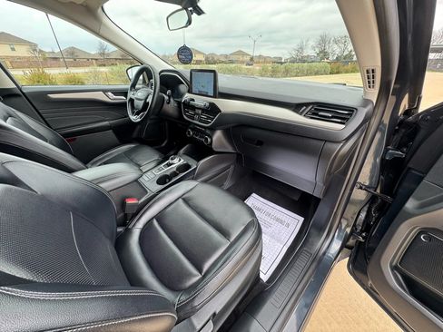 Used 2022 Ford Escape SEL w/ Technology Package FWD image 31