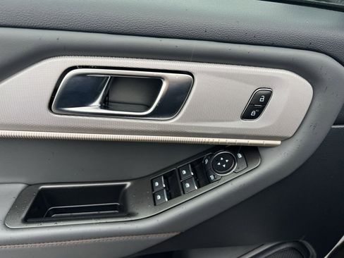 Certified 2025 Ford Explorer Active w/ Active Comfort Package image 15