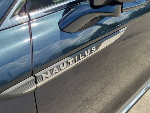 Used 2022 Lincoln Nautilus FWD image 3