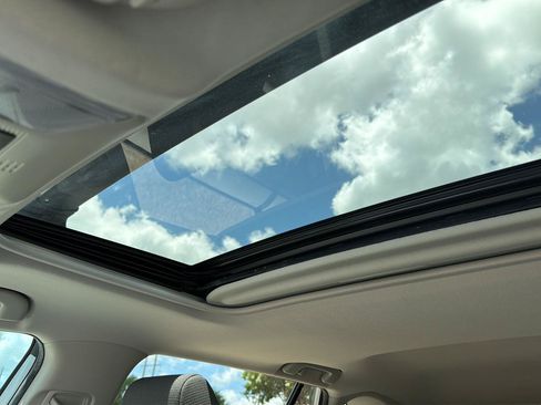 Used 2020 Toyota RAV4 XLE w/ Convenience Package FWD image 21
