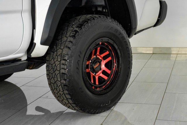 Used 2018 Toyota Tacoma TRD Off-Road w/ Technology Package AWD/4WD image 67