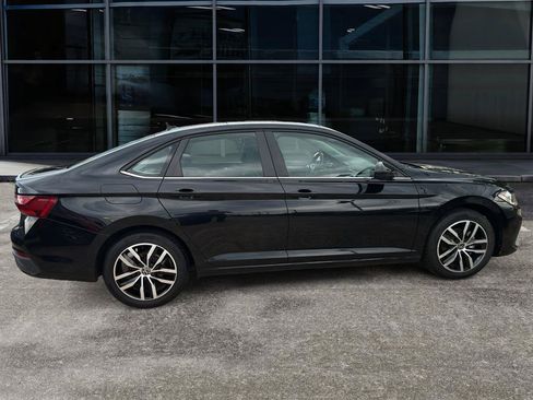 Used 2025 Volkswagen Jetta SE FWD image 8