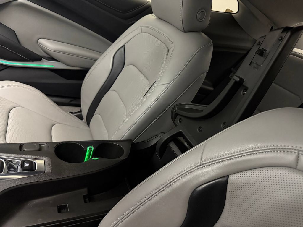 Used 2023 Chevrolet Camaro LT RWD image 17