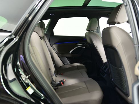 Certified 2025 Audi Q5 Premium w/ Convenience Package image 19