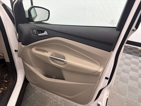 Used 2017 Ford Escape SE w/ Equipment Group 201A FWD image 15