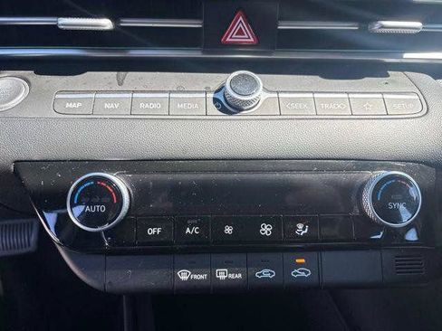Certified 2024 Hyundai Elantra SEL FWD image 29