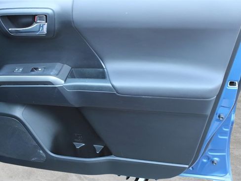 Certified 2018 Toyota Tacoma TRD Sport image 25