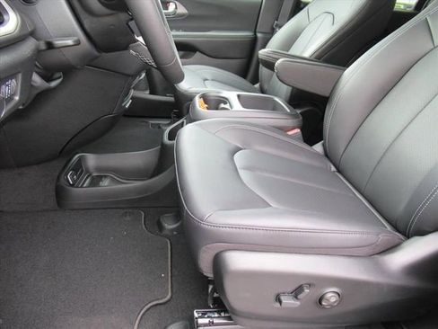 New 2026 Chrysler Voyager LX image 15