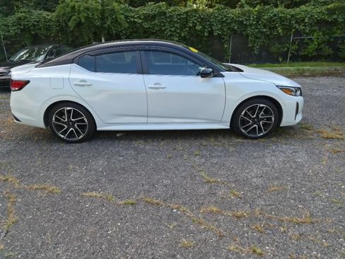 Used 2024 Nissan Sentra SR FWD image 2