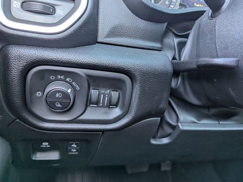 New 2026 RAM 1500 4x4 Crew Cab image 21