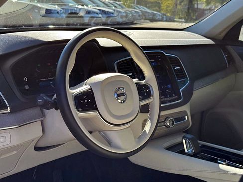 Certified 2024 Volvo XC90 T8 Plus w/ Protection Package Premier image 28