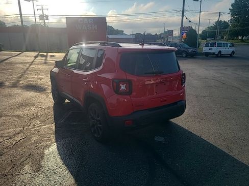 Used 2023 Jeep Renegade Latitude AWD/4WD image 4